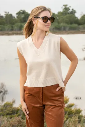 Queencii – Jolie Knitted Vest Beige