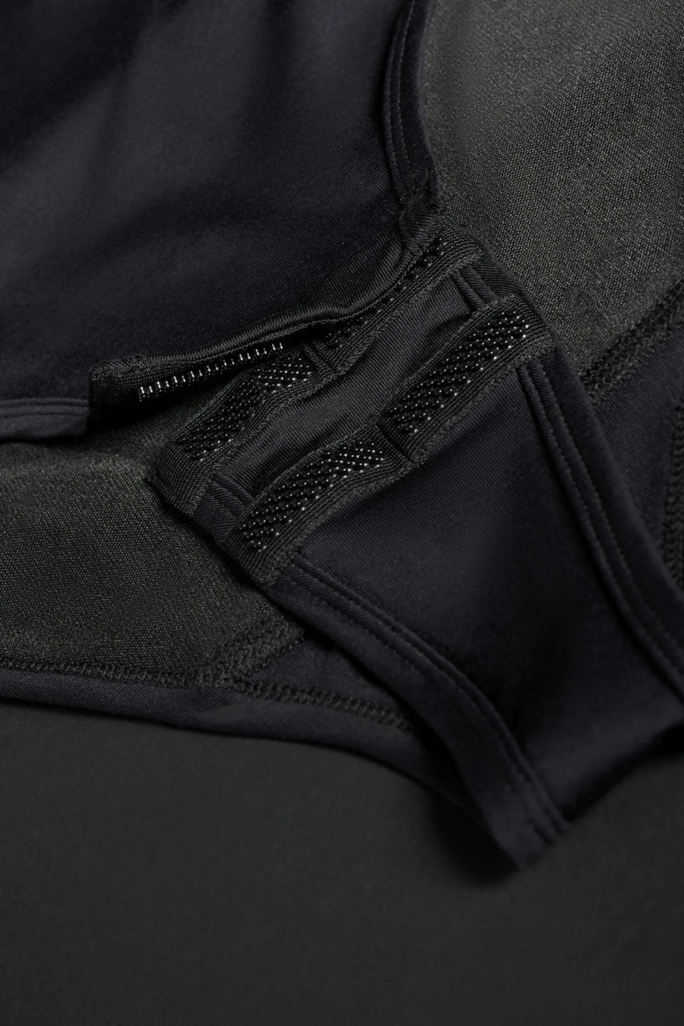 SHELL WW BLACK 02 – Lady Armored Motorcycle Baselayer / Body